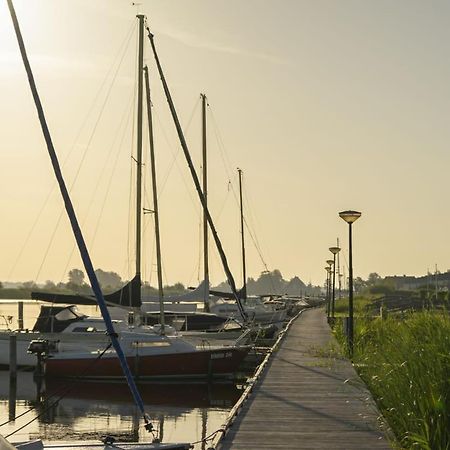 Waterchalet Number 6 Recreationpark Yn'E Lijte Grou Met Ligplaats Boot Villa Esterno foto