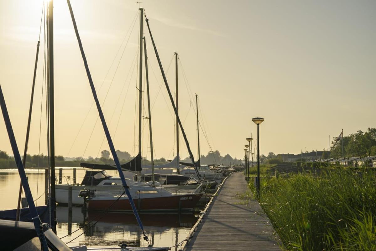 Waterchalet Number 6 Recreationpark Yn'E Lijte Grou Met Ligplaats Boot Villa Esterno foto