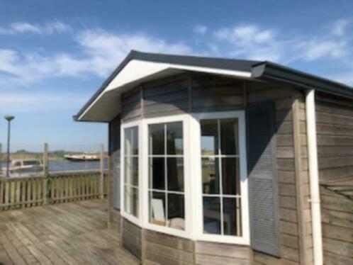 Waterchalet Number 6 Recreationpark Yn'E Lijte Grou Met Ligplaats Boot Villa Esterno foto