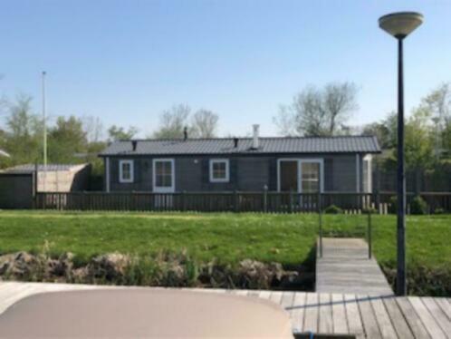 Waterchalet Number 6 Recreationpark Yn'E Lijte Grou Met Ligplaats Boot Villa Esterno foto