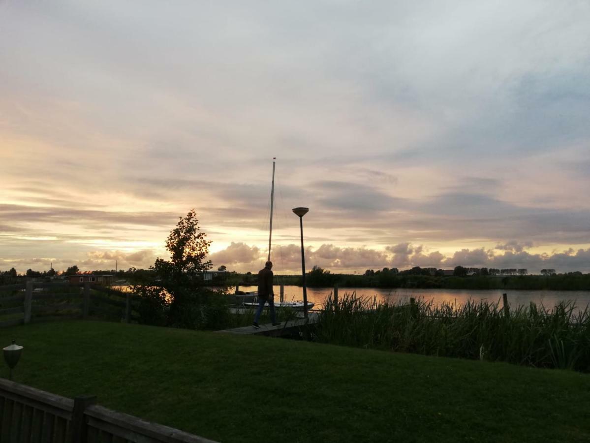Waterchalet Number 6 Recreationpark Yn'E Lijte Grou Met Ligplaats Boot Villa Esterno foto